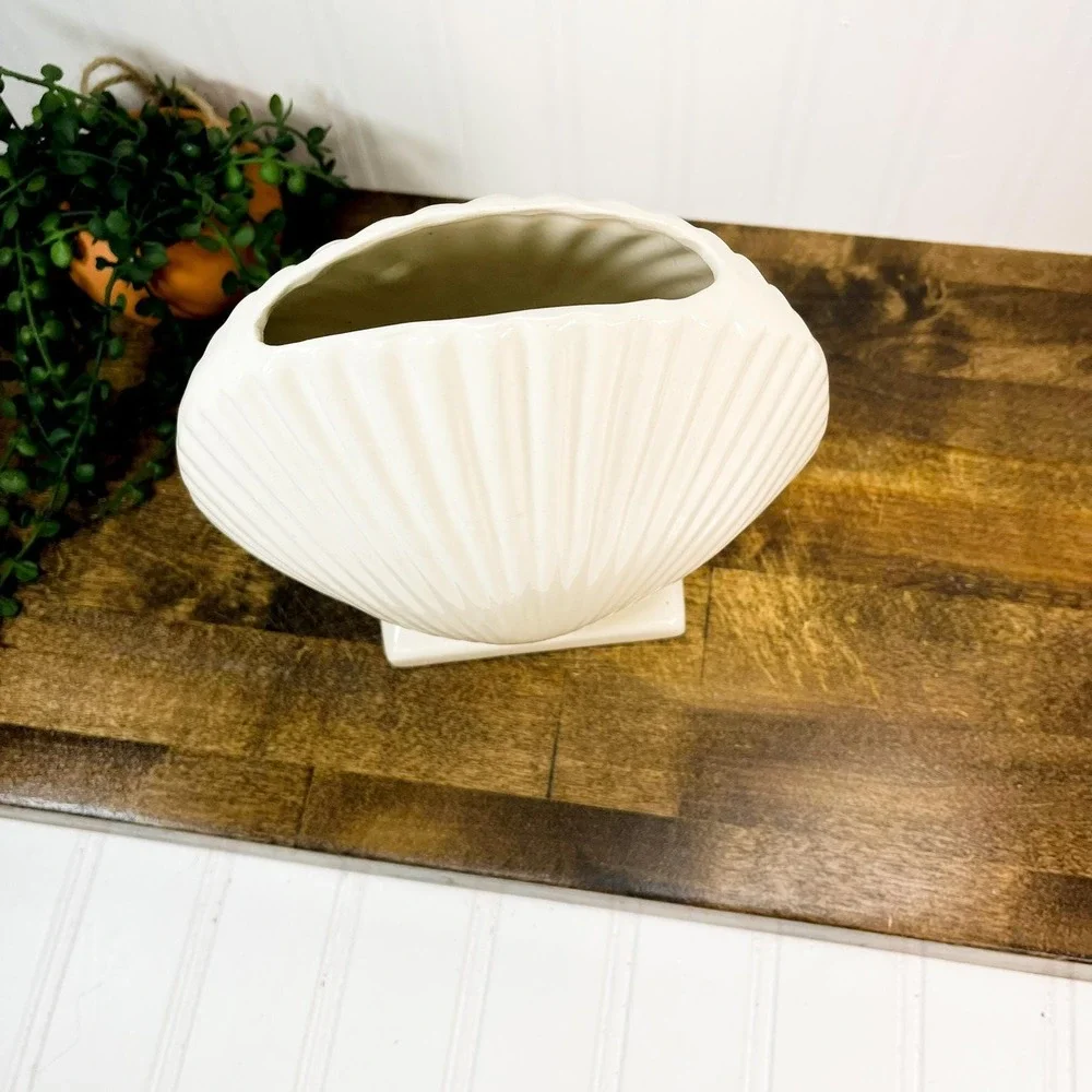 Vintage Cream Seashell Vase, Ceramic‎ Seashell Decor